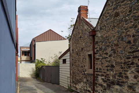 Swainson On Castle - Darwin Holiday 5