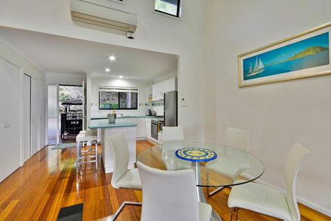 3 The Panorama Hamilton Island 2 Bedroom 2 Bathroom Ocean View Modern Apartment - Darwin Holiday 6
