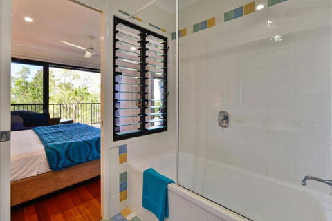 3 The Panorama Hamilton Island 2 Bedroom 2 Bathroom Ocean View Modern Apartment - Darwin Holiday 4