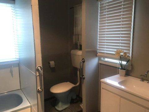 Cosy Country Cottage With AirCon - Darwin Holiday 5