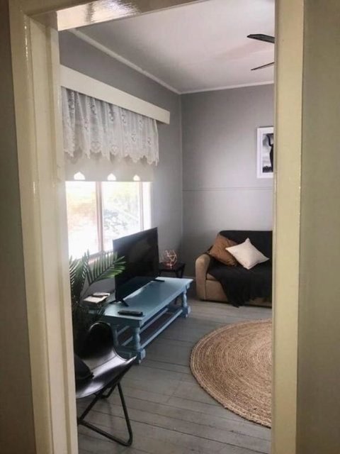 Cosy Country Cottage With AirCon - Darwin Holiday 2