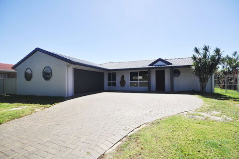 Bribie Island Canal Holiday Destination - Darwin Holiday 6