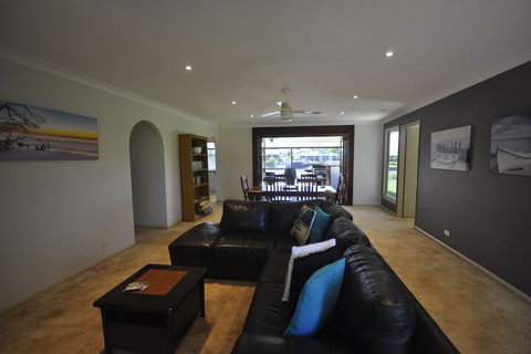 Bribie Island Canal Holiday Destination - Darwin Holiday 7