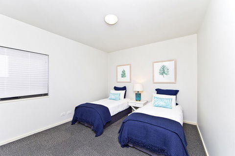 Sails On The Beachfront Exclusive Seaside Home - Darwin Holiday 7