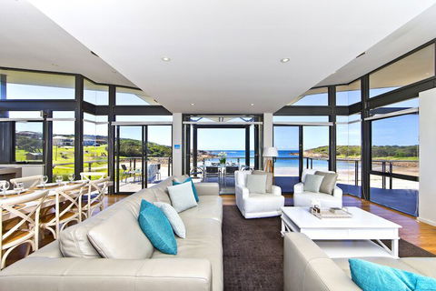 Sails On The Beachfront Exclusive Seaside Home - Darwin Holiday 3