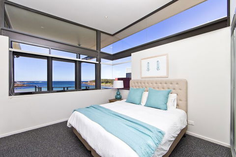 Sails On The Beachfront Exclusive Seaside Home - Darwin Holiday 1