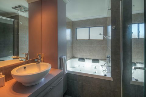 Birdland - Darwin Holiday 4