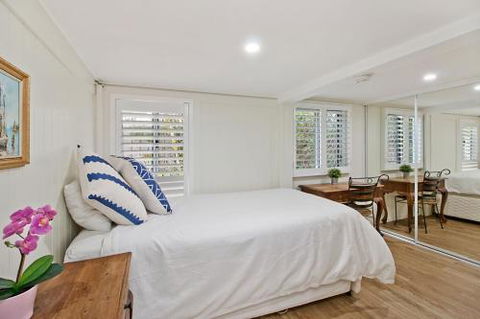 Oceanfront Beach House On Marine Parade - Darwin Holiday 3