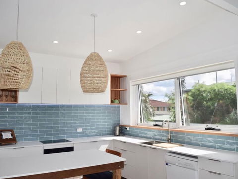 Oceanfront Beach House On Marine Parade - Darwin Holiday 5