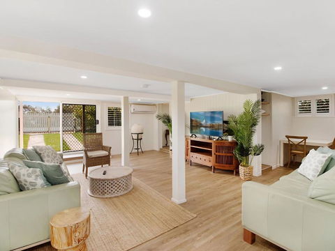 Oceanfront Beach House On Marine Parade - Darwin Holiday 4