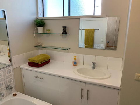 Hurstville Home With A View Comfort & Style - Darwin Holiday 1