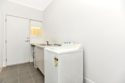 Avaya Sellicks Beachfront Getaway WiFi - Darwin Holiday 3
