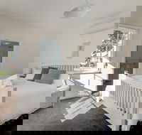 Magnetic Cottage circa 1850s - Darwin Holiday