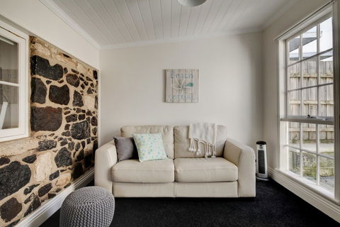 Magnetic Cottage Circa: 1850s - Darwin Holiday 2