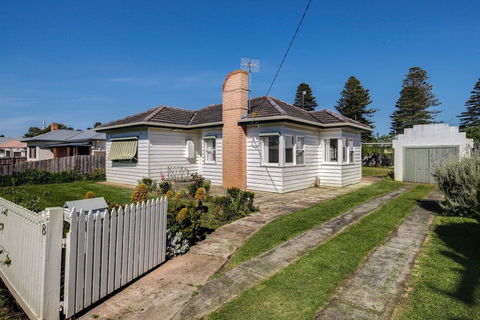 Mary Grant - Darwin Holiday 0