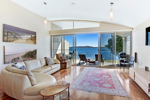 Breath Taking Waterfront! - Darwin Holiday 6