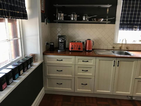 Kit Kat Cottage Heritage Accommodation Burra - Darwin Holiday 6
