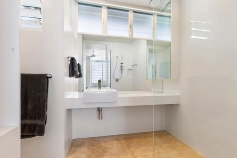 Paperbark A Luxury Duplex In Sunshine Beach - Darwin Holiday 3