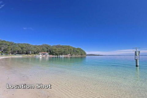 Intrepid Unit 13 / 3 Intrepid Close - Darwin Holiday 2