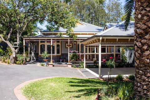 The Oaks Lilydale Accommodation - Darwin Holiday 2
