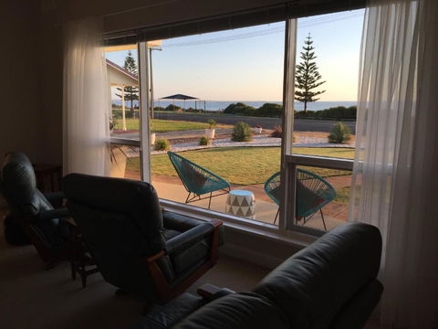 Jewel Of The South Beachfront Holiday Rental - Darwin Holiday 5