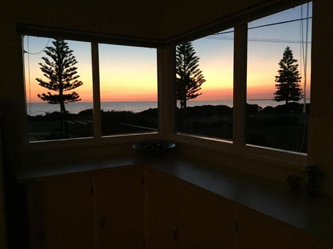 Jewel Of The South Beachfront Holiday Rental - Darwin Holiday 6