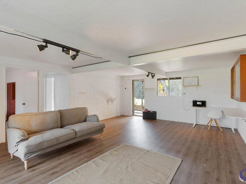 House One At Potato Point - Darwin Holiday 5