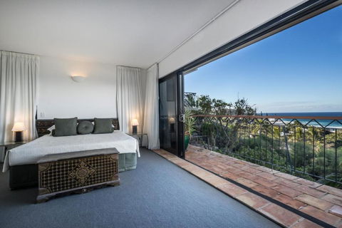 Tuscan Inspired Townhouse Minutes From The Beach - Darwin Holiday 1