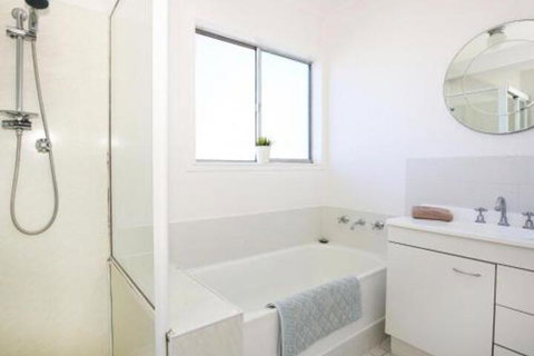 Lazy Days Beach House Jervis Bay â€“ Pet Friendly 4 Mins Walk To Beach - Darwin Holiday 3