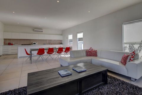 Surfs Up - Darwin Holiday 2