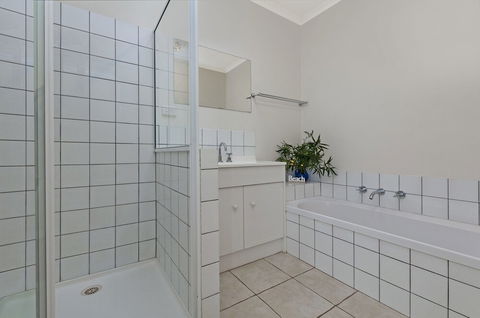 Cottage On James Circa:1855 - Darwin Holiday 4