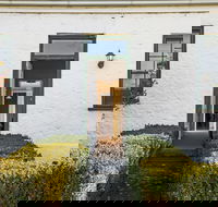 Cottage on James circa1855 - Darwin Holiday