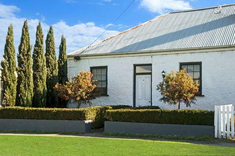 Cottage On James Circa:1855 - Darwin Holiday 3