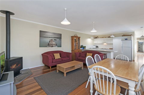 Cottage On James Circa:1855 - Darwin Holiday 6