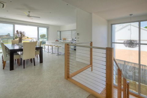 Villa Moyne Located In A Quiet Cul De Sac & Designed For Beach Families - Darwin Holiday 5