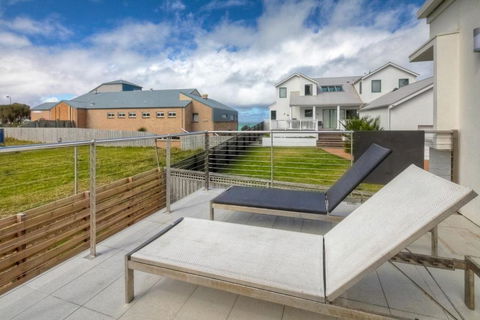 Villa Moyne Located In A Quiet Cul De Sac & Designed For Beach Families - Darwin Holiday 6