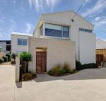 Villa Moyne located in a quiet cul de sac  designed for beach families - Darwin Holiday