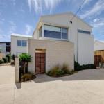 Villa Moyne Located In A Quiet Cul De Sac & Designed For Beach Families - Darwin Holiday 0