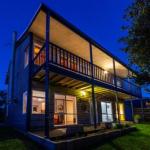 The Albatross - Darwin Holiday 0