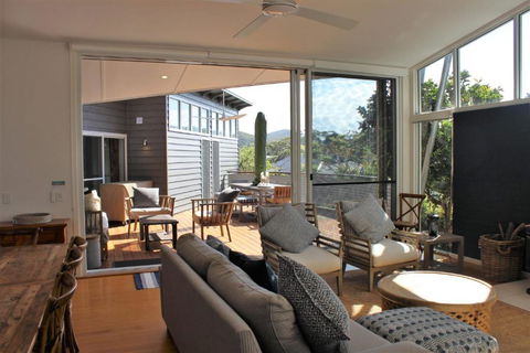 5 On COAST - Darwin Holiday 1