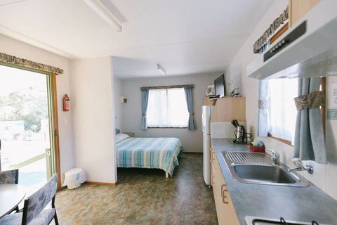 Wonboyn Cabins & Caravan Park - Darwin Holiday 2