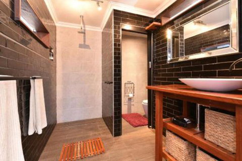 Millfield Eco Lodge With Views & Inside / Outside Hangouts - Darwin Holiday 2