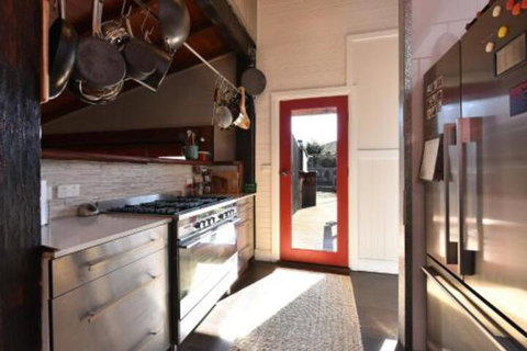 Millfield Eco Lodge With Views & Inside / Outside Hangouts - Darwin Holiday 1