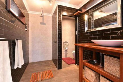 Millfield Eco Lodge With Views & Inside / Outside Hangouts - Darwin Holiday 3