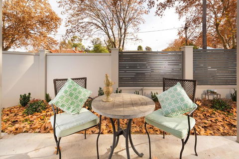 Central Sojourn On Wilcox - Darwin Holiday 1