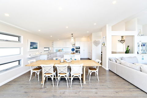 Hamptons Coastline Retreat Waterfront With A Heated Pool - Darwin Holiday 2