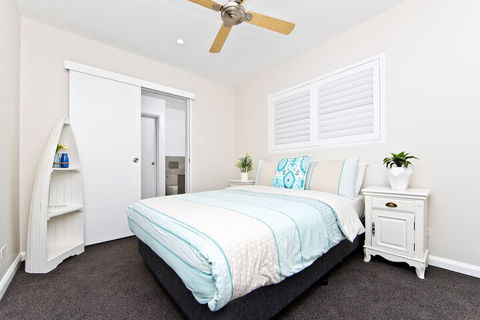 Hamptons Coastline Retreat Waterfront With A Heated Pool - Darwin Holiday 7