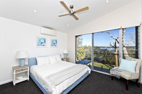 Hamptons Coastline Retreat Waterfront With A Heated Pool - Darwin Holiday 4