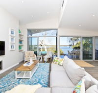 Hamptons Coastline Retreat Waterfront with a Heated Pool - Darwin Holiday