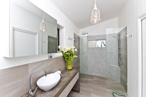 Hamptons Coastline Retreat Waterfront With A Heated Pool - Darwin Holiday 5